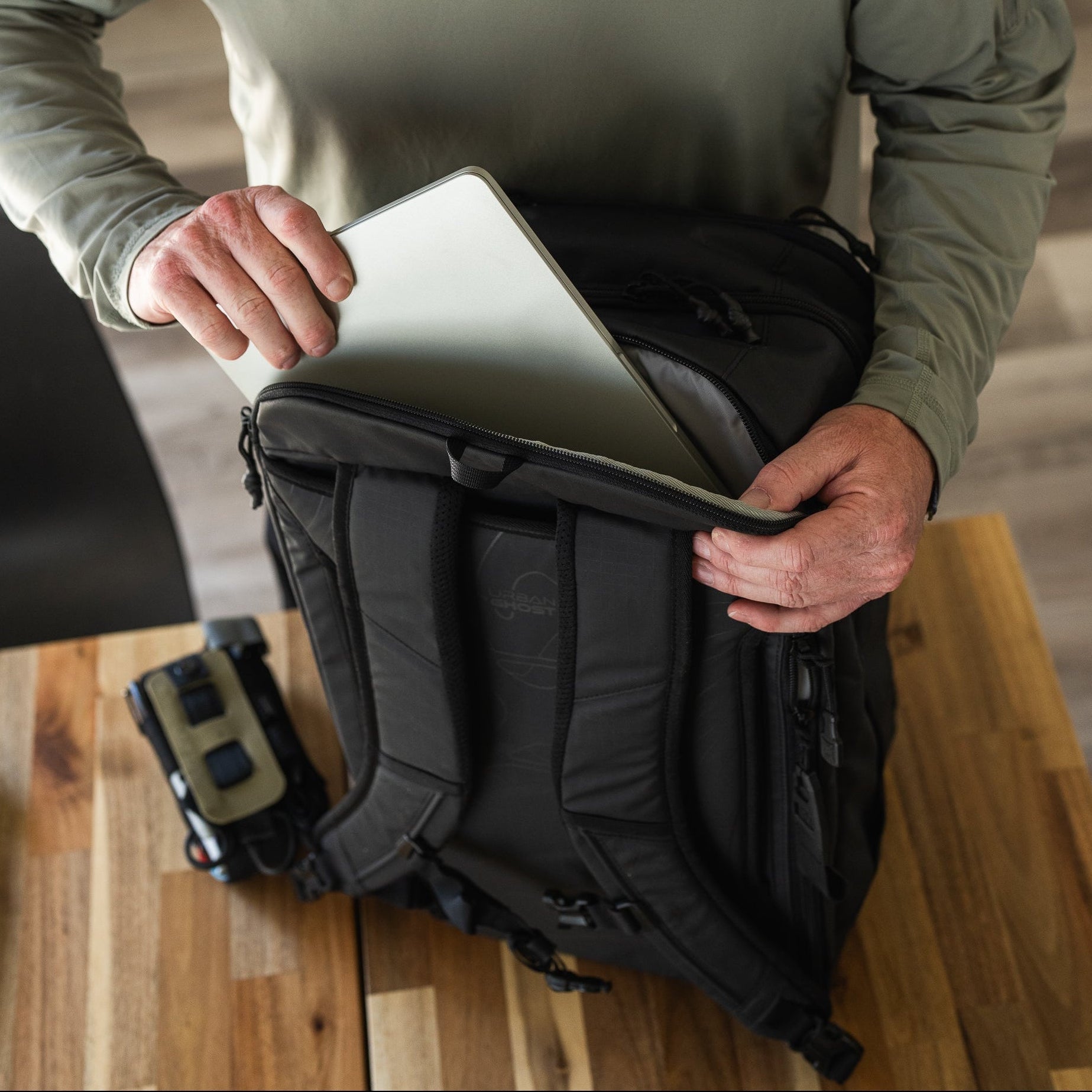 Vertx Urban Ghost Weekender 36L Travel Bag