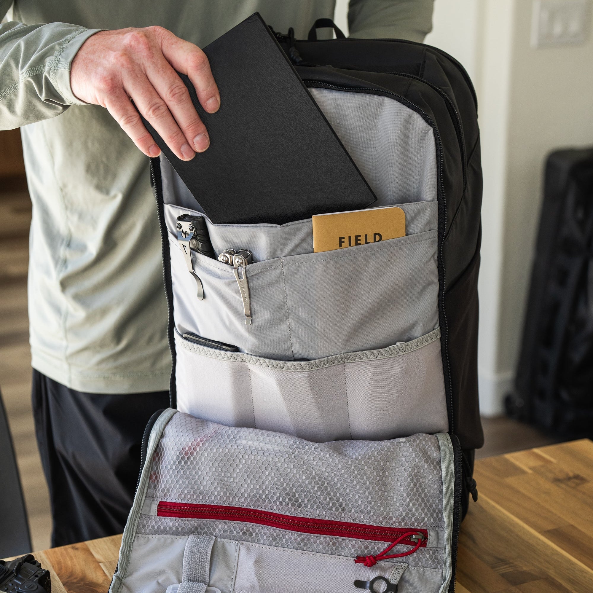 Vertx Urban Ghost Weekender 36L Travel Bag