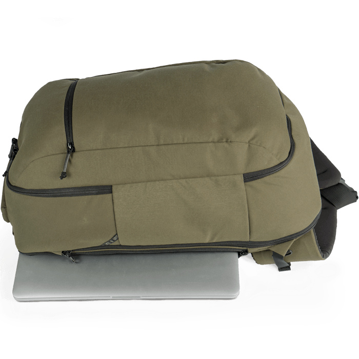 Side entry laptop compartment